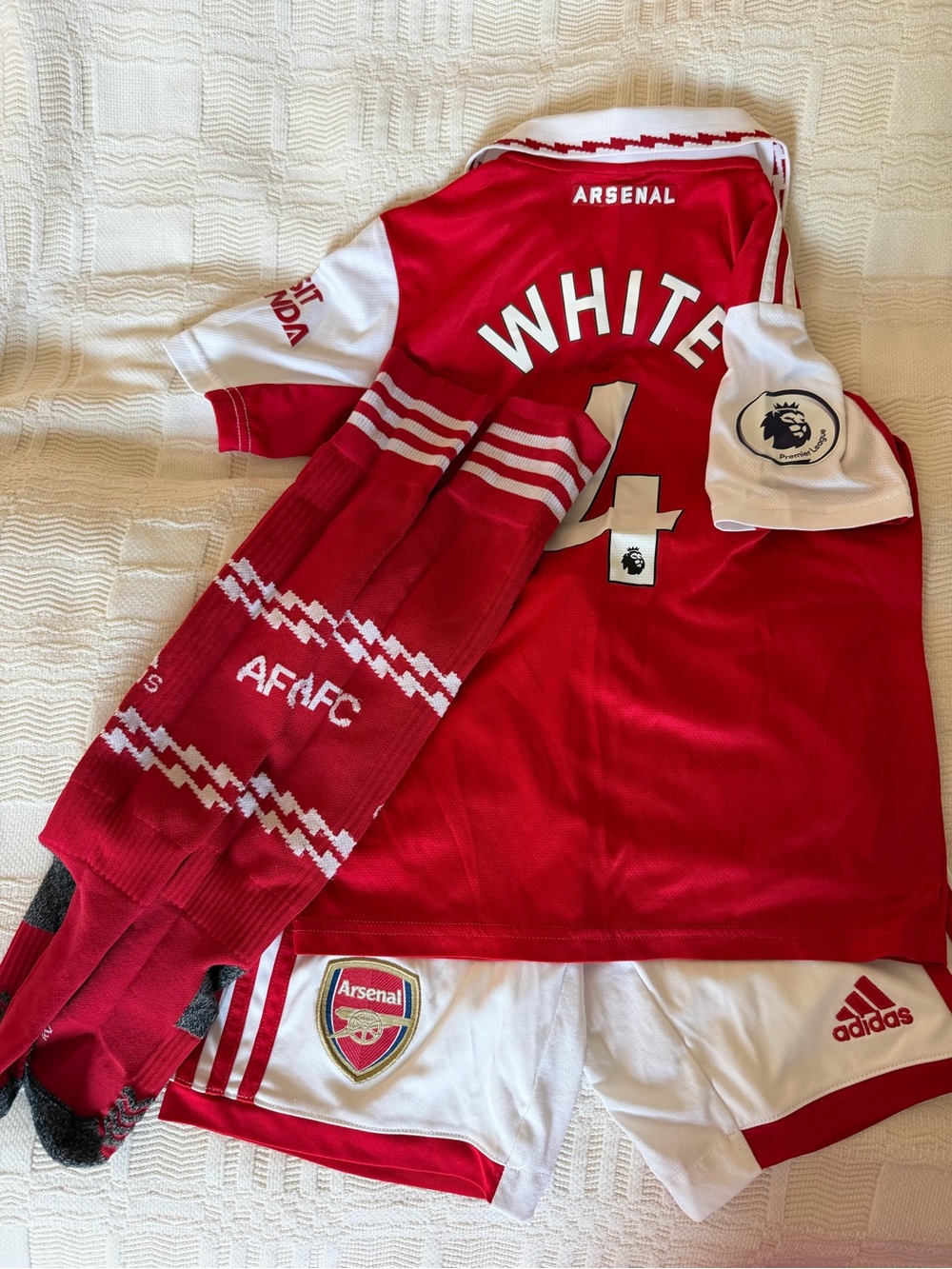 adidas Arsenal Home Kit 2022/23 Ben White #4 Youth Size 9/10 Soccer Uniform Set